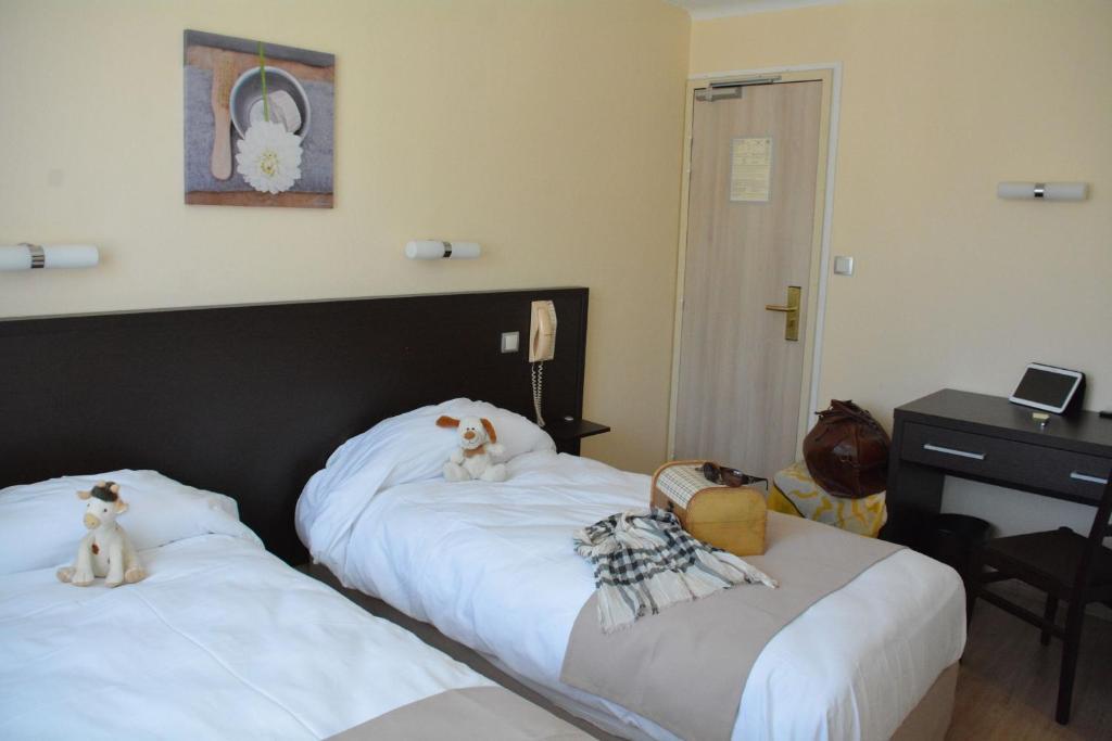 Logis Hotel Restaurant De France Saint-Geniez-dʼOlt Quarto foto