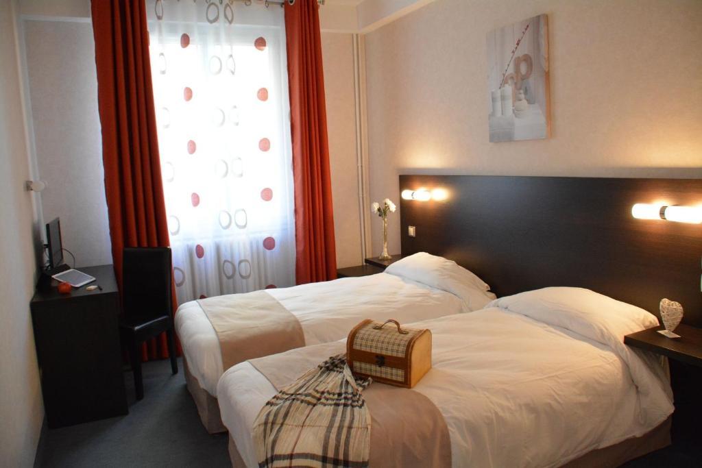 Logis Hotel Restaurant De France Saint-Geniez-dʼOlt Quarto foto